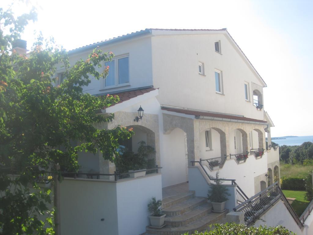 Apartments Tina Pula Exterior foto